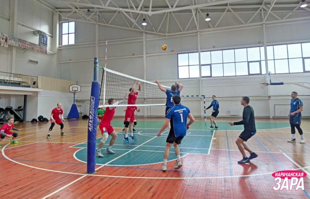 Команда Мядельского района вышла в финал чемпионата области по волейболу