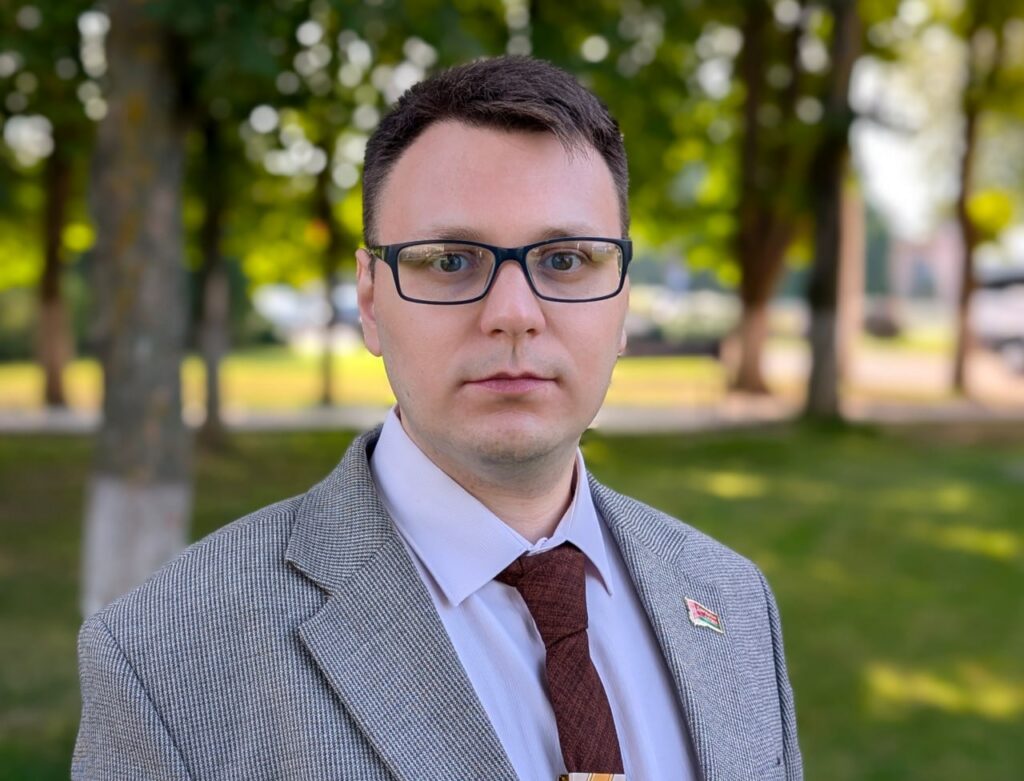 Послание Александра Лукашенко комментирует первый секретарь райкома БРСМ Виктор Климович