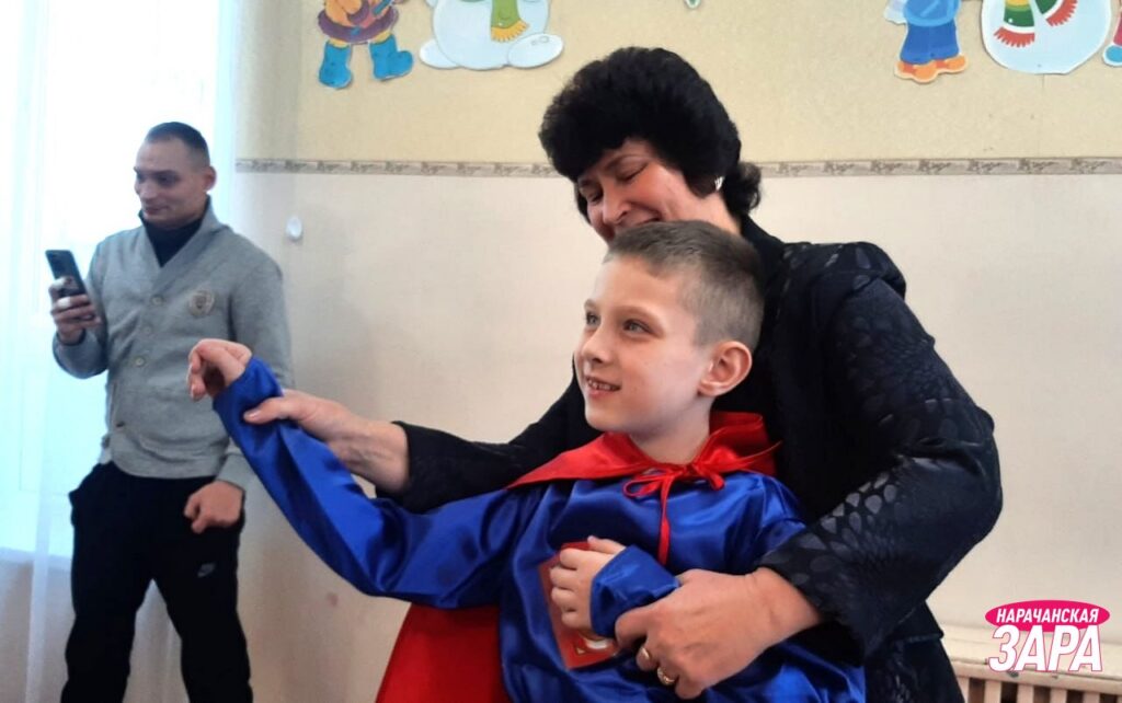 Новогодний праздник для особенных деток и учащихся прошел в Мяделе