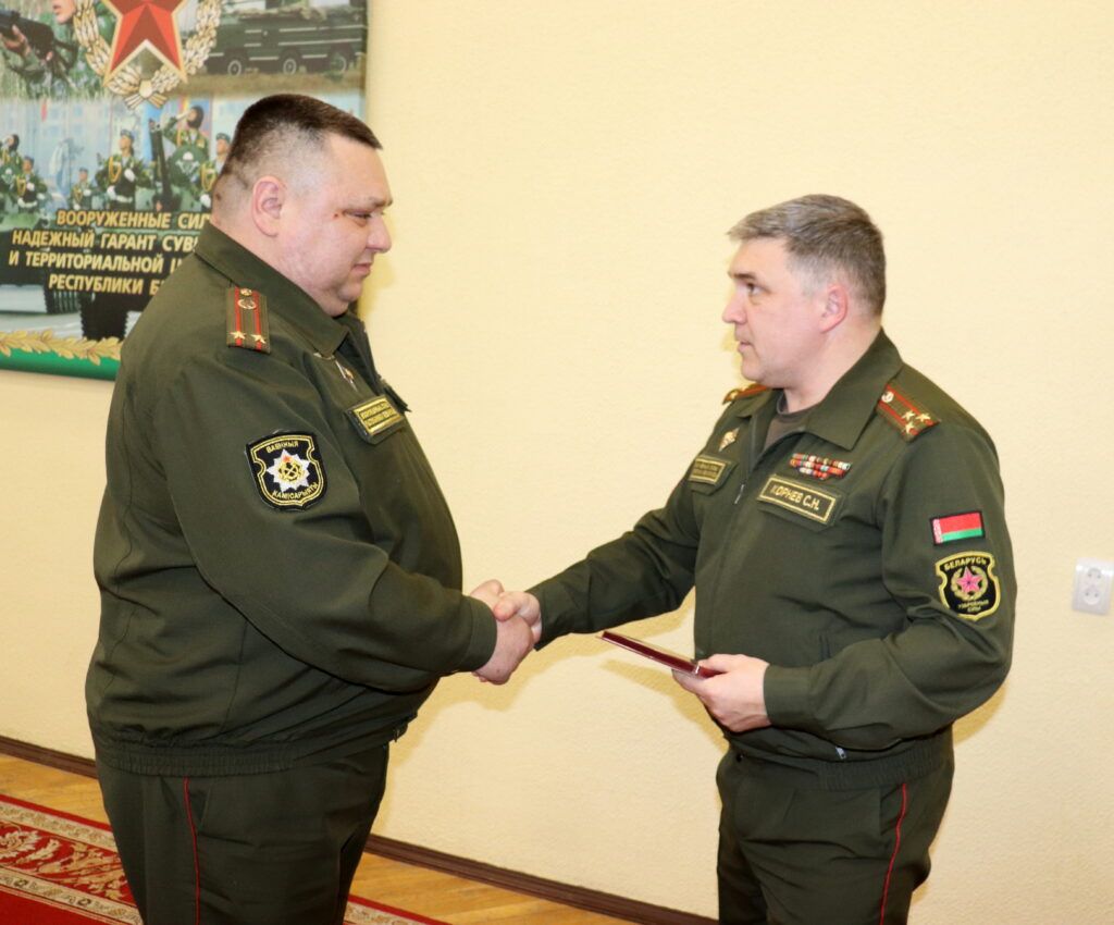 Наградили военного комиссара Мядельского района