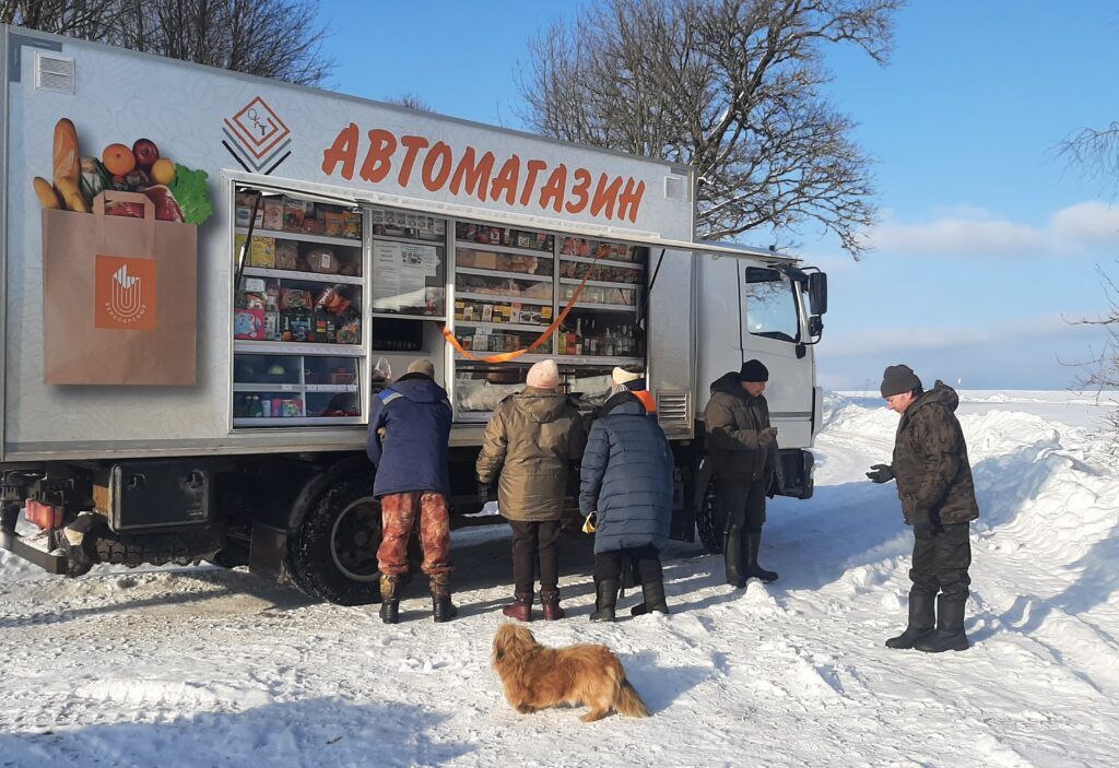 Базовый минимум и не только: проехались по маршруту сельской автолавки
