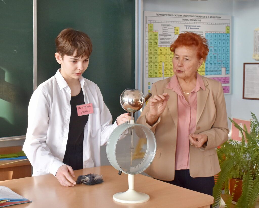 Трэба было абавязкова паступіць, каб прабіць сабе дарогу ў жыцці. Расказваем пра легендарную настаўніцу фізікі з Мядзела