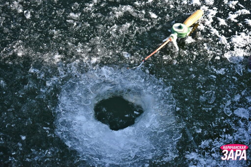 Мядельские милиционеры нашли замерзающего рыбака на берегу озера