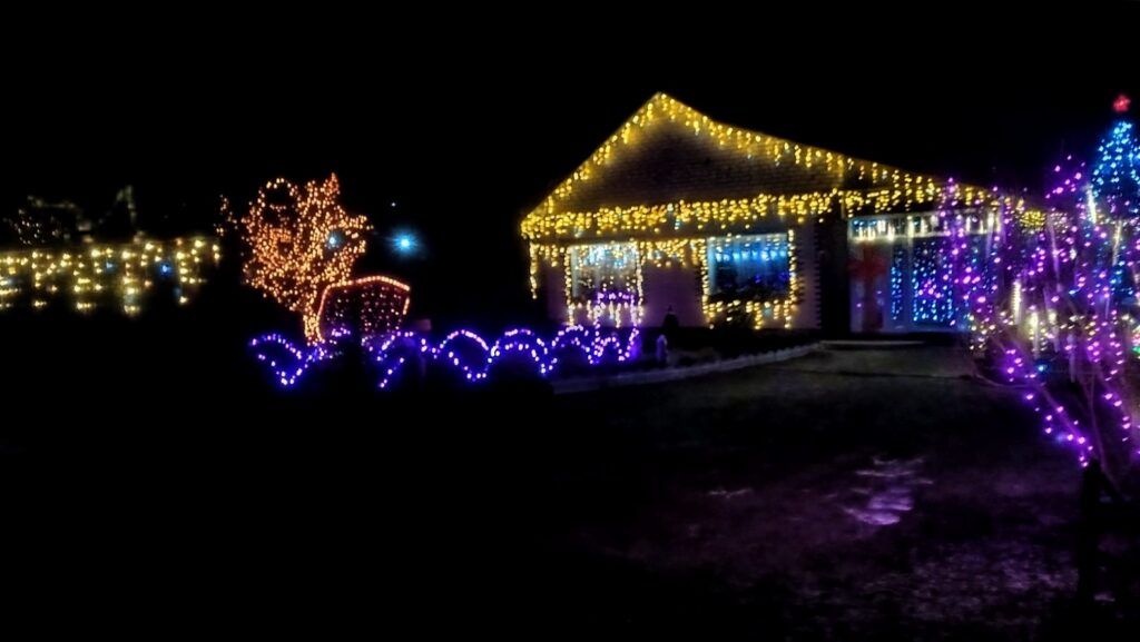 Волшебство своими руками создают жители Выголовичей