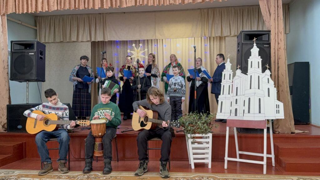 Конкурс рождественских песен прошел в Будславе