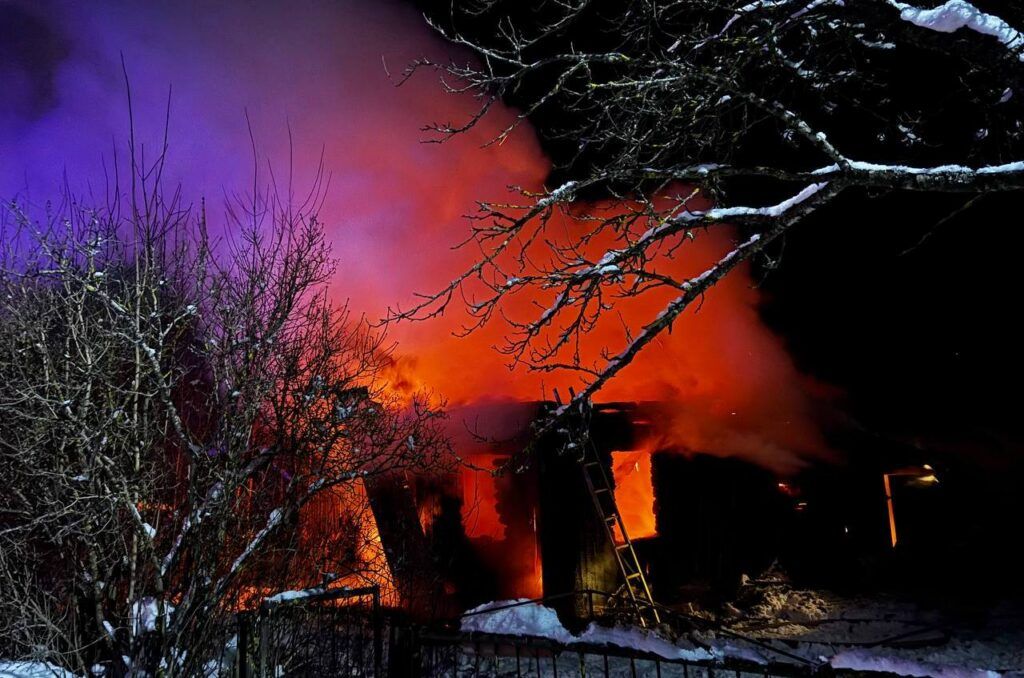 Мужчина погиб на пожаре в Мядельском районе