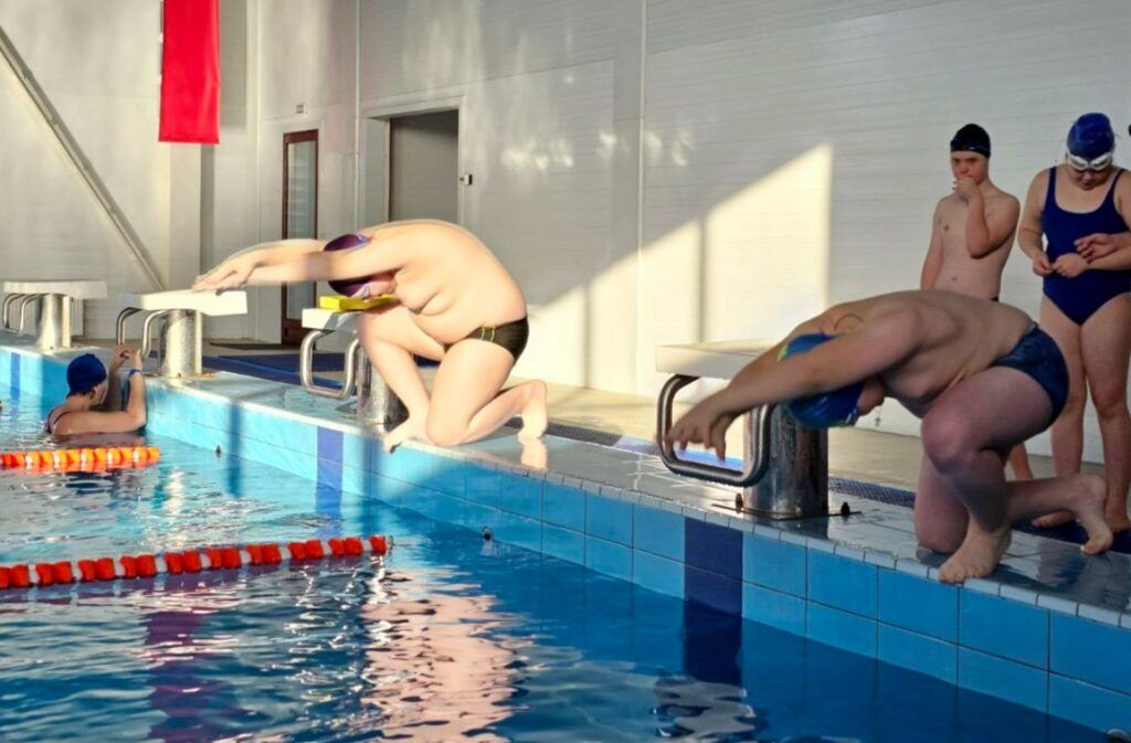 Юные пловцы соревновались на Рождественских стартах