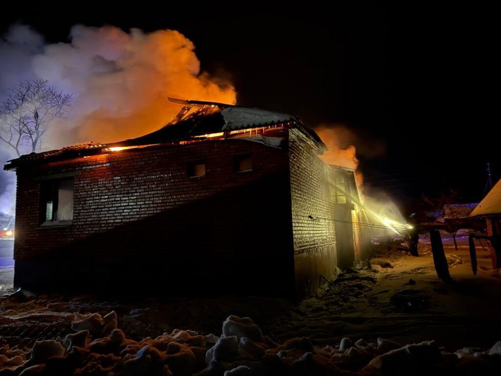Два человека пострадали на пожаре в агрогородке Нарочь