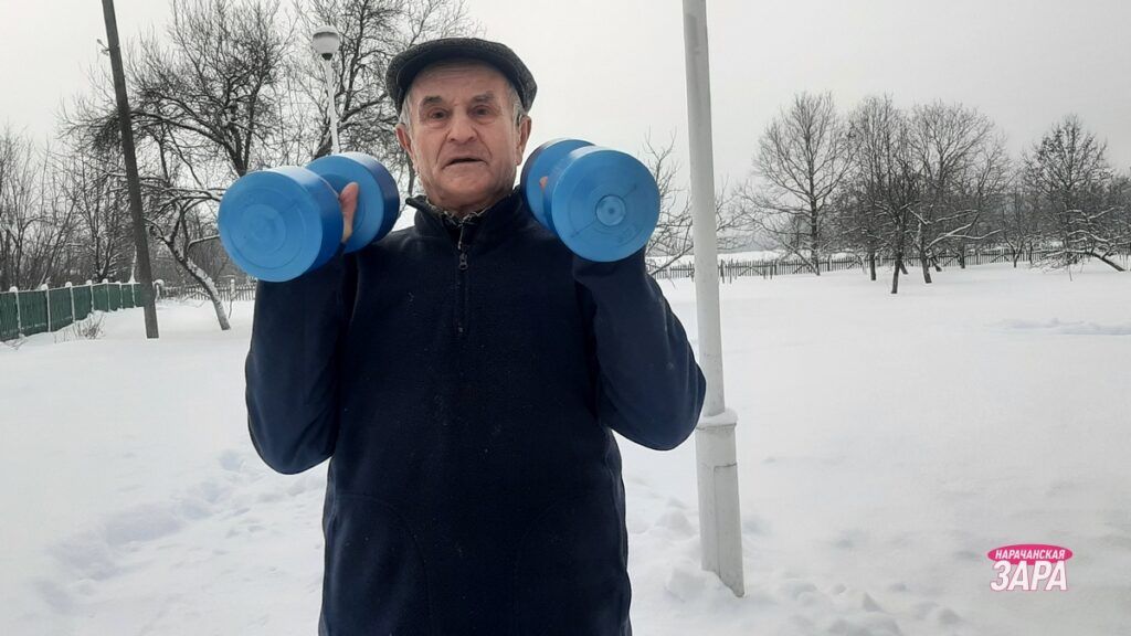 89-летний Казимир Иватович тягает гантели и готовится снова прыгнуть с парашютом