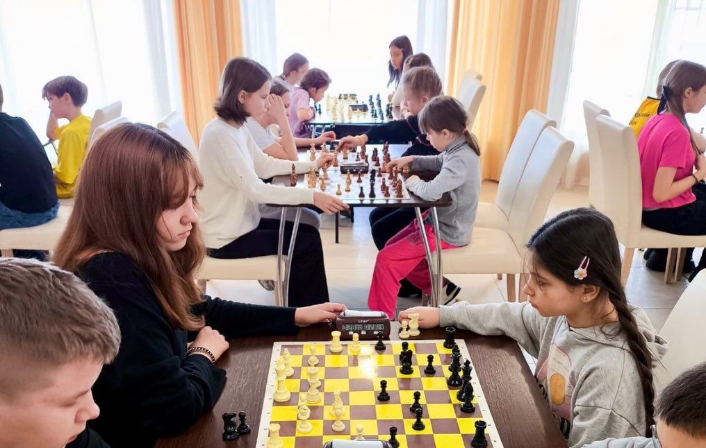 В Мяделе определили лучших юных шахматистов области