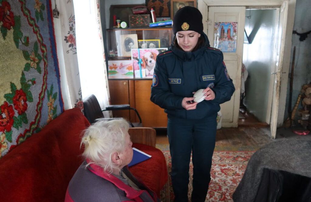 Проверки печей и извещатель в авоське. В Княгининском сельсовете стартовало спецмероприятие 