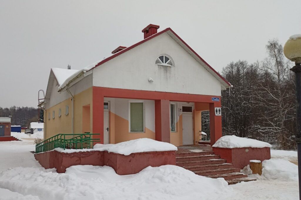 За погром в общественном туалете жителю курортного поселка грозит уголовная ответственность