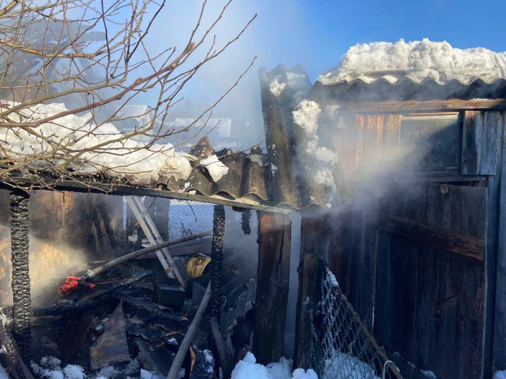 Возле Кривичей горел гараж