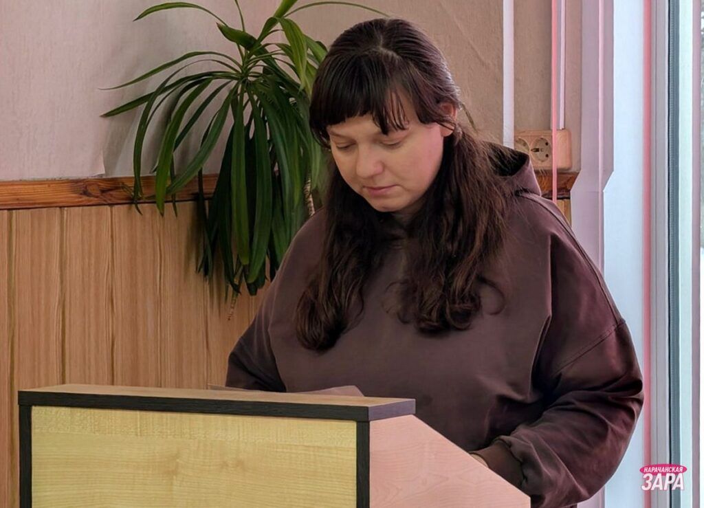 Жительница Кривичей получила гражданство Республики Беларусь