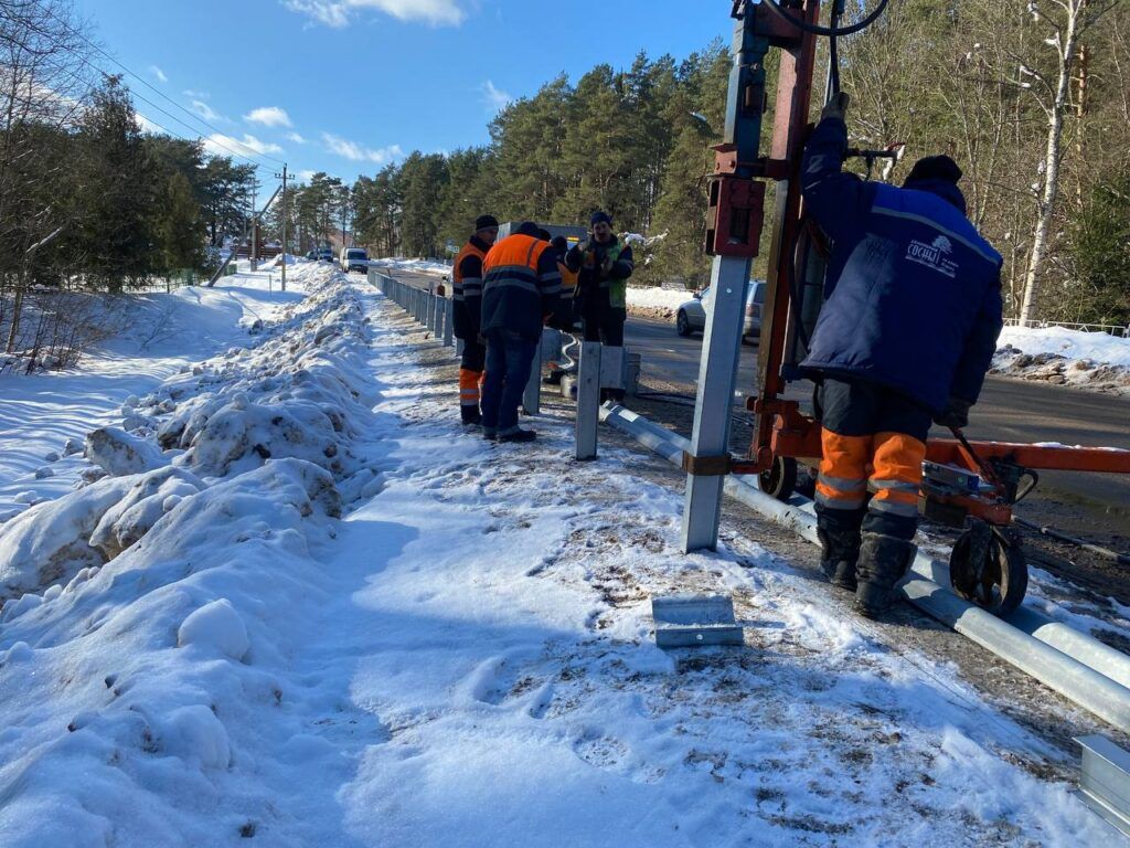 В курортном поселке устанавливается барьерное ограждение