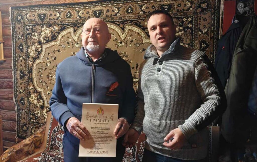 За шматгранную літаратурную дзейнасць: пісьменніку з вёскі Даўжані ўручылі грамату