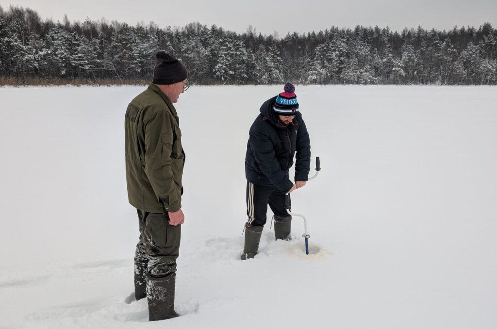 На Мядельщине обследовали озёра для предотвращения гибели рыбы