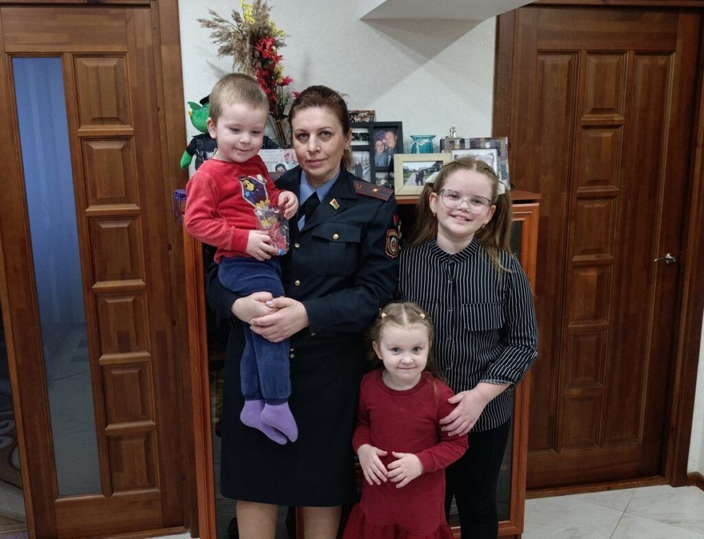Майор милиции успешно совмещает службу и воспитание троих детей