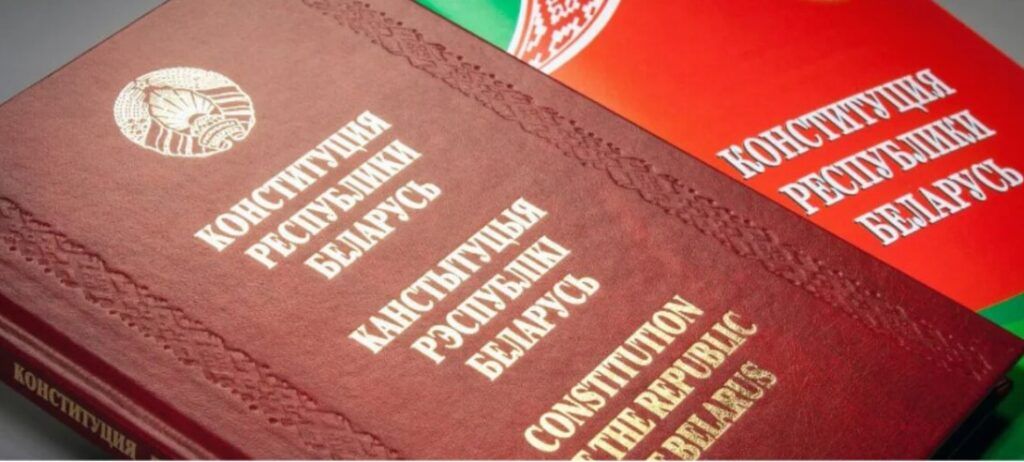 Руководство района поздравило жителей с Днем Конституции Республики Беларусь
