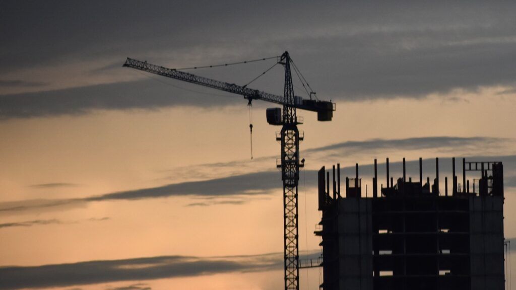 Госконтроль выявил нарушения сроков и завышение цен на стройках Минской области