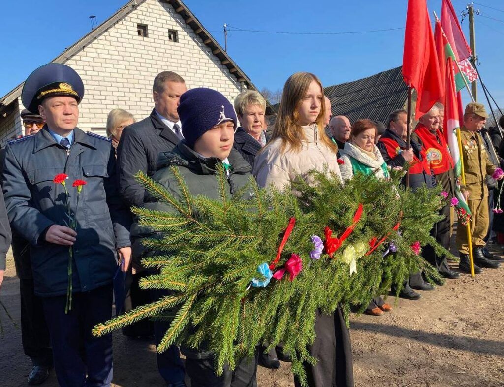 У нее судьба Хатыни — в Новиках прошел митинг-реквием