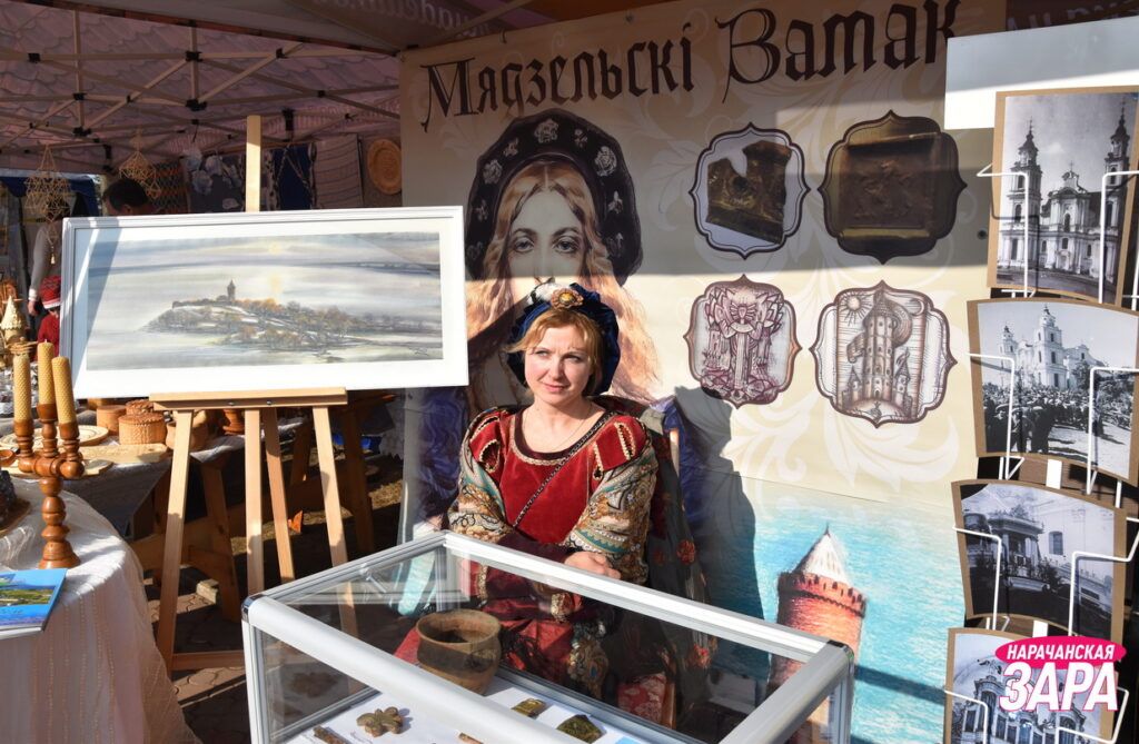 Выставки  и песни встречали гостей собрания  актива в Мяделе