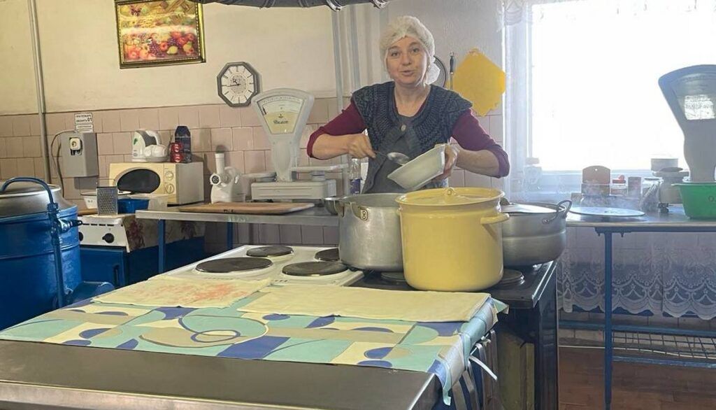 Профсоюзы проводят мониторинг питания на посевной