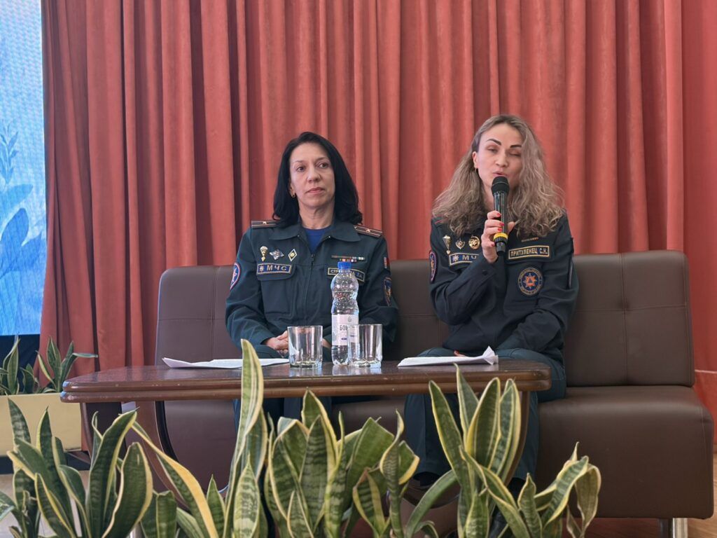 Женщины из спецназа поделились личными историями с воспитанниками «Зубренка»