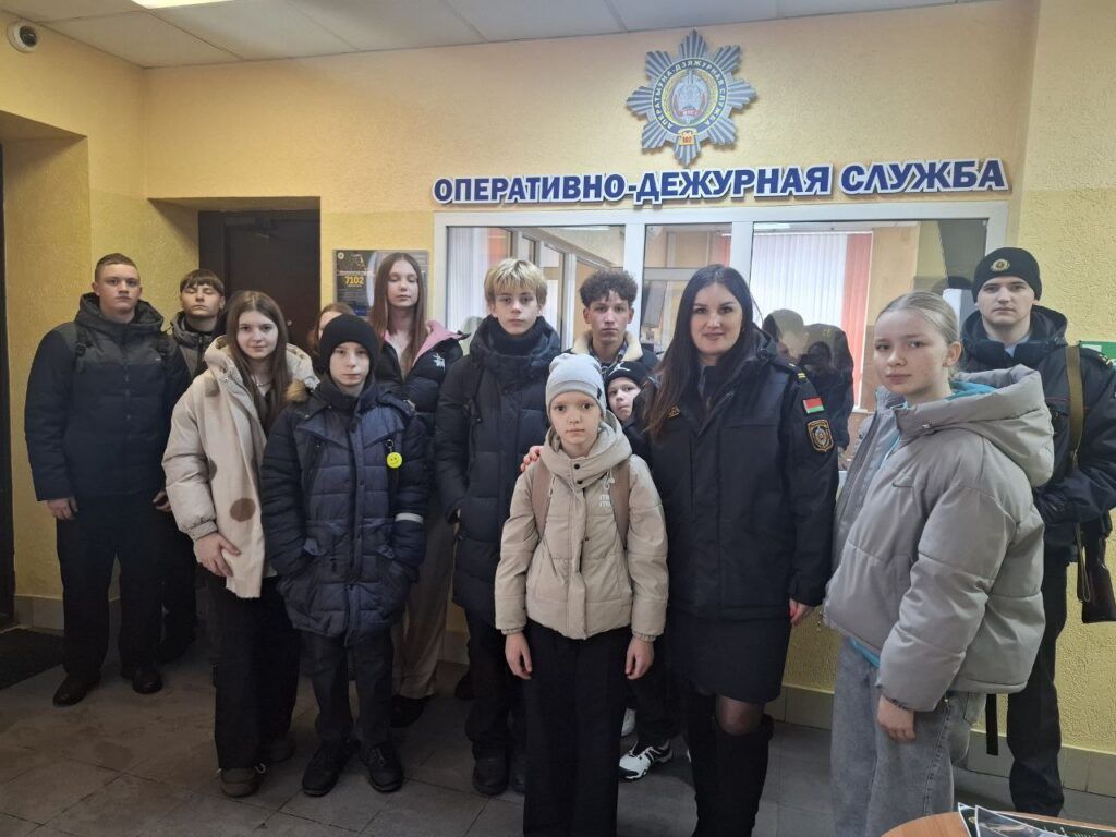 В Мядельском РОВД прошел День открытых дверей