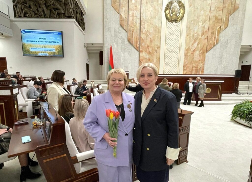Председатель Княгининского сельисполкома Ольга Галко представляет Мядельщину на форуме «Женщина и будущее деревни»