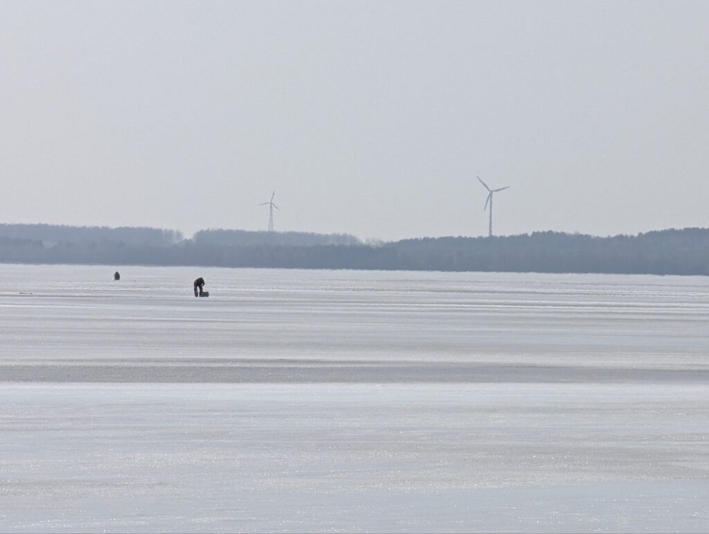 Спасатели рекомендуют воздержаться от выхода на лед