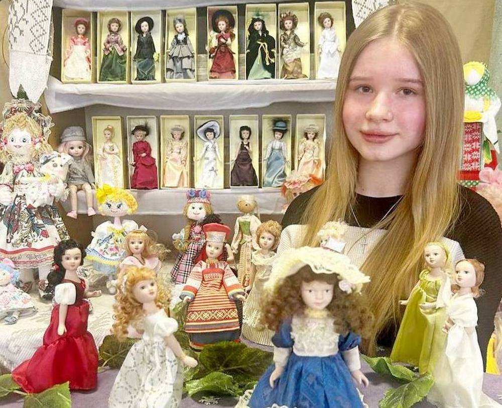 Кукол из разных эпох показывают на выставке в Свири