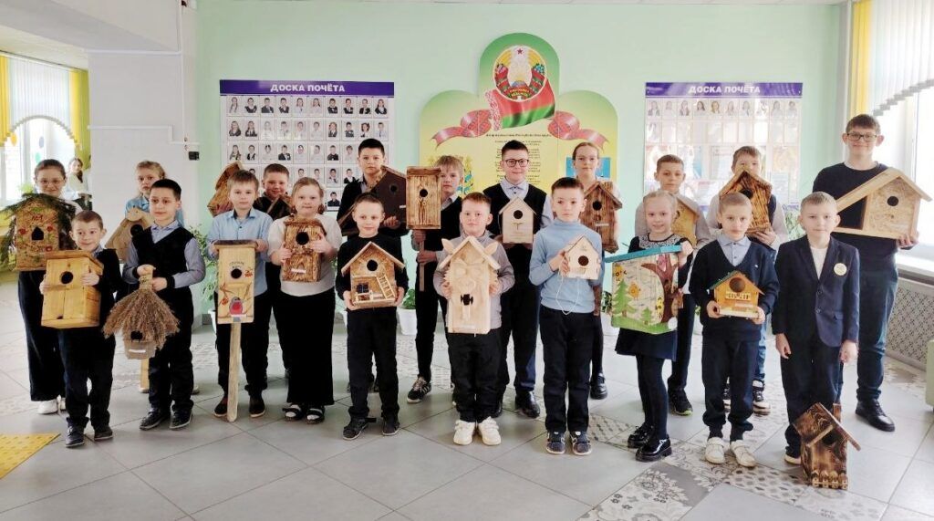 40 скворечников изготовили учащиеся Мядельской первой школы