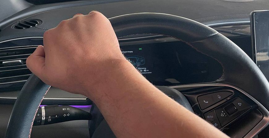 Лукашенко потребовал ужесточить подготовку водителей в автошколах Беларуси