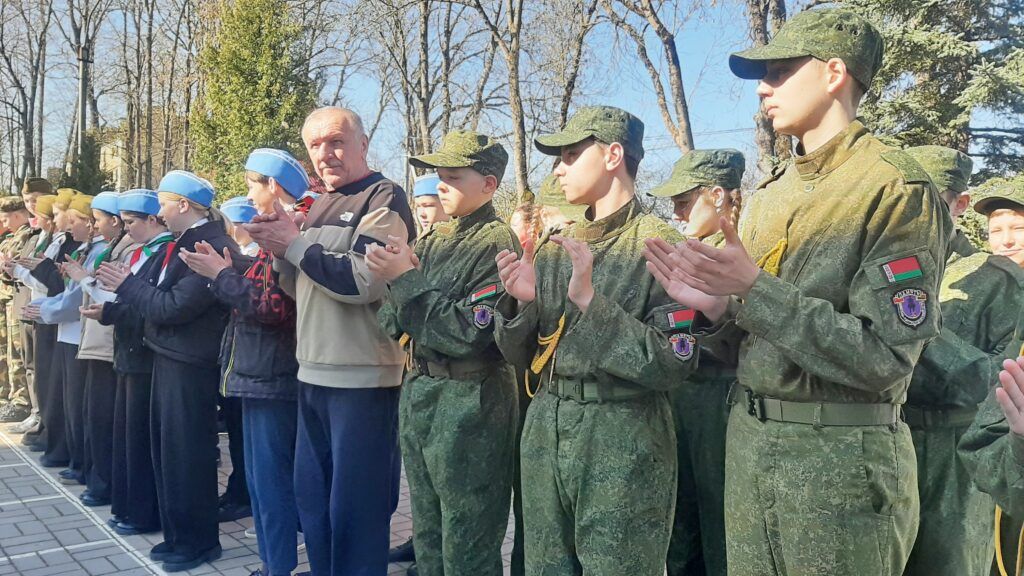 В Мяделе прошла военно-патриотическая игра «Зарница»