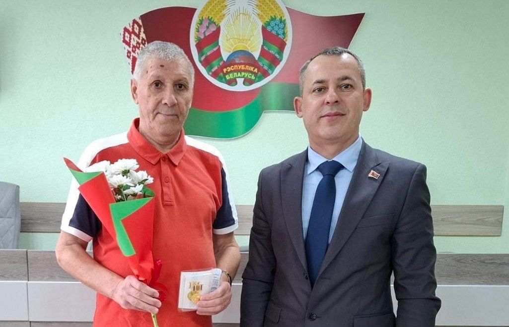 В Мяделе ликвидатору последствий аварии на ЧАЭС вручили нагрудный знак