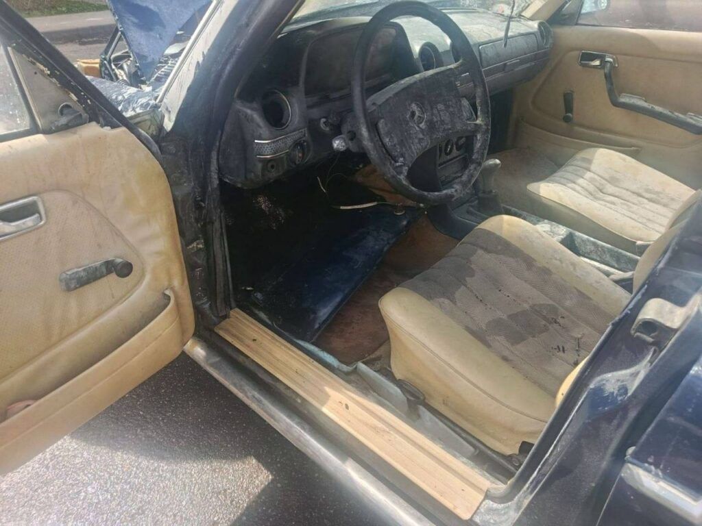 В курортном поселке Нарочь тушили автомобиль