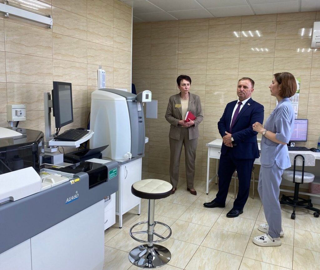 Помощник Президента встретился с коллективом райбольницы и оценил уровень развития учреждения