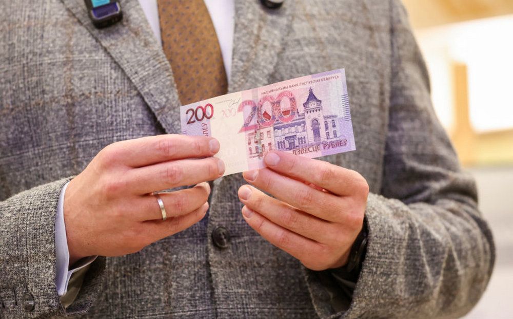 В Беларуси представили новую банкноту 200 рублей – чем она отличается