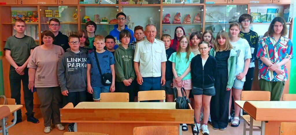 Школьники Мядельского района встретились с представителями союза офицеров