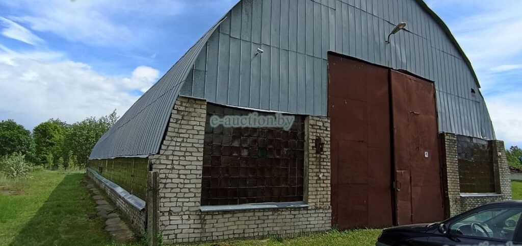 Пункт технического обслуживания тракторов продают в Мядельском районе