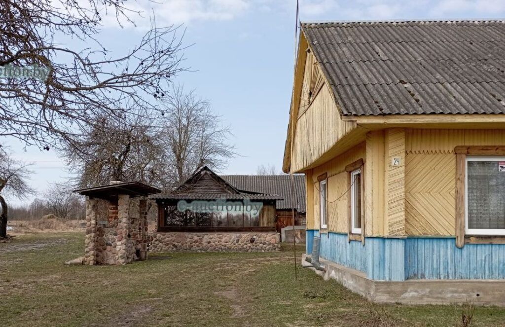 Дом с баней продают с электронных торгов в Мядельском районе