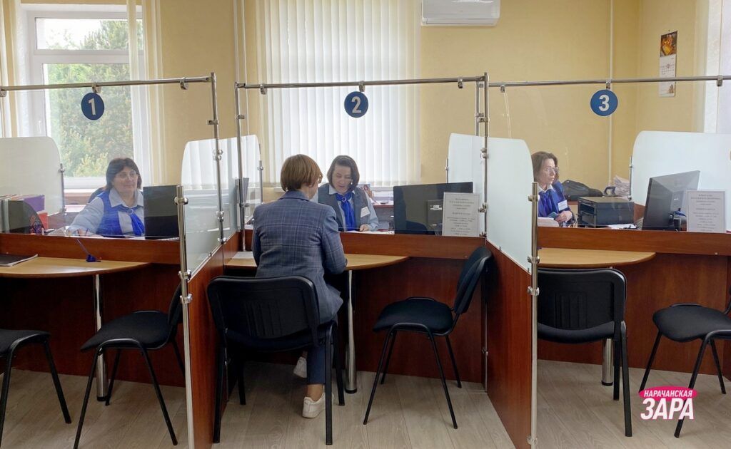 Как в Мядельском районе работают служба «Одно окно» и прямые линии