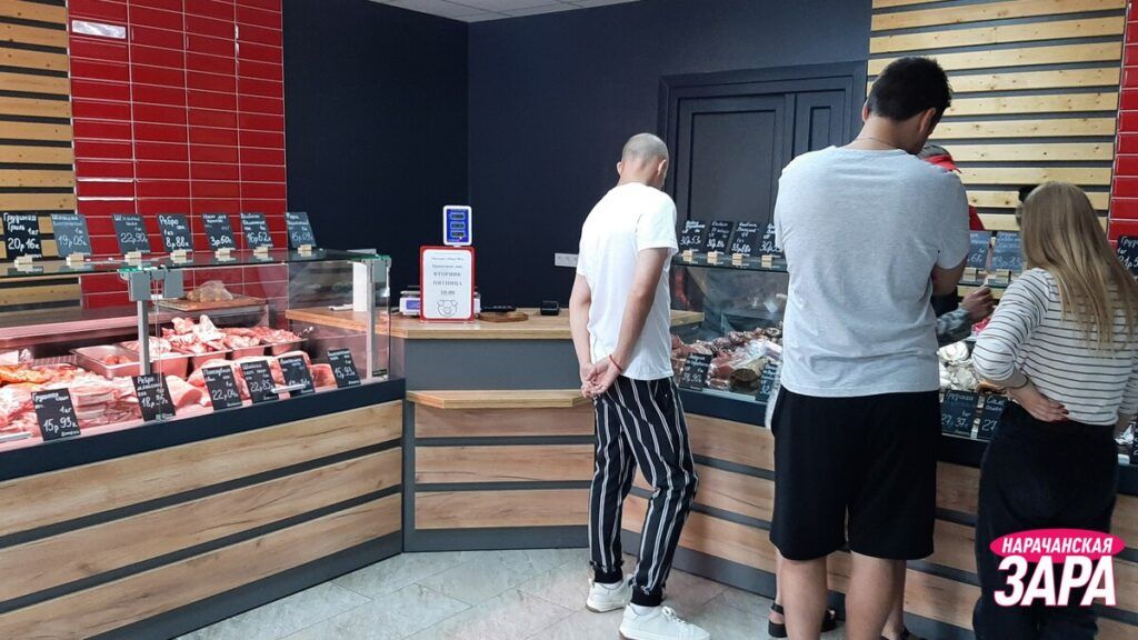 Как не ошибиться с шашлыком, советует продавец из мясного магазина