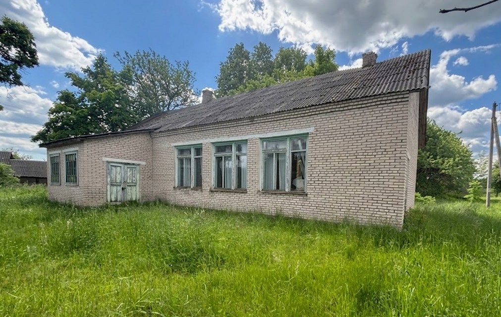 В Мядельском районе выставили на торги здание бывшего сельского клуба