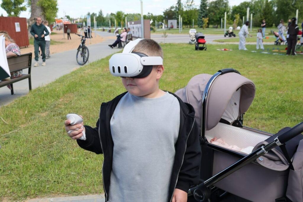 Погрузиться в виртуальную реальность через VR-очки предлагают в Мяделе