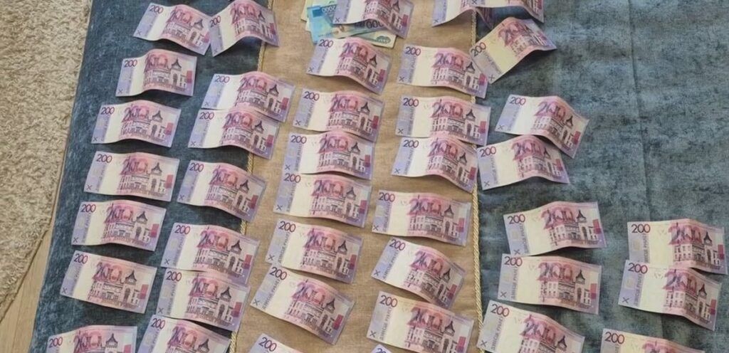 Взятки на сотни тысяч рублей: силовики задержали более сорока должностных лиц