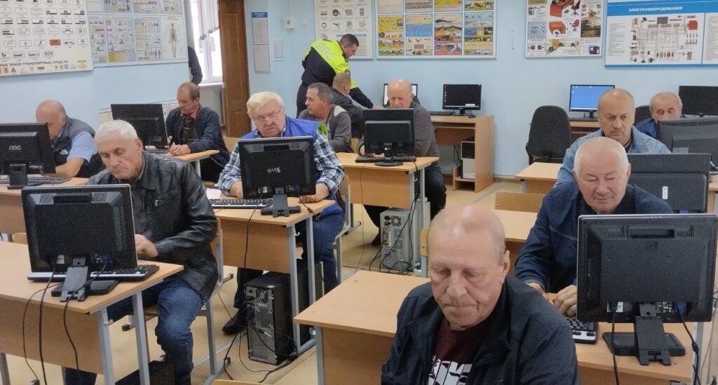 В Мяделе выбрали лучшего водителя школьного автобуса