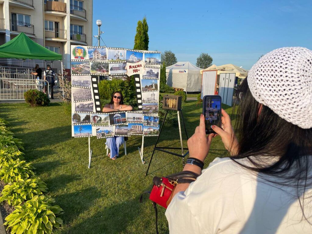 13 признаний в любви: в День города выбирали самую креативную фотозону