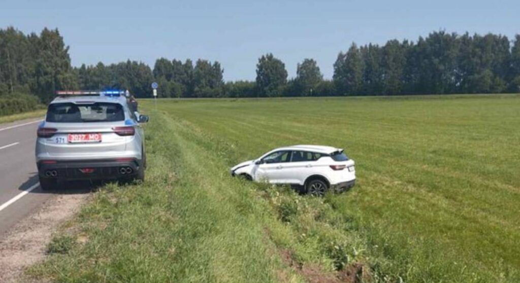 В Мядельском районе опрокинулся автомобиль: пострадала пенсионерка